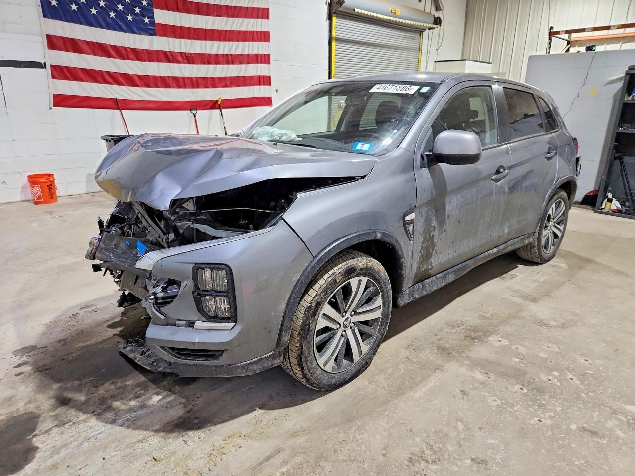 Salvage Mitsubishi Outlander Image