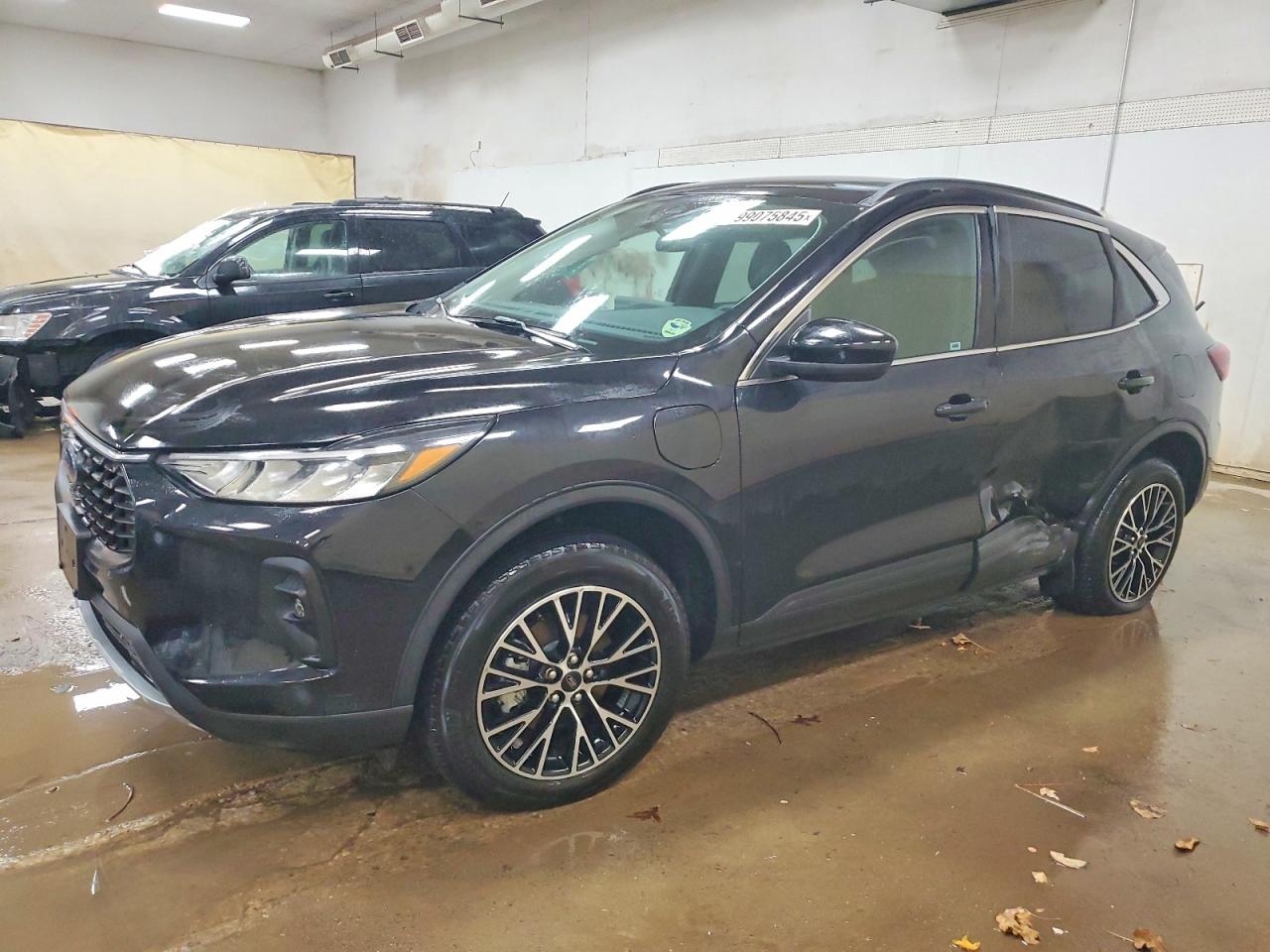 Salvage Ford Escape Image