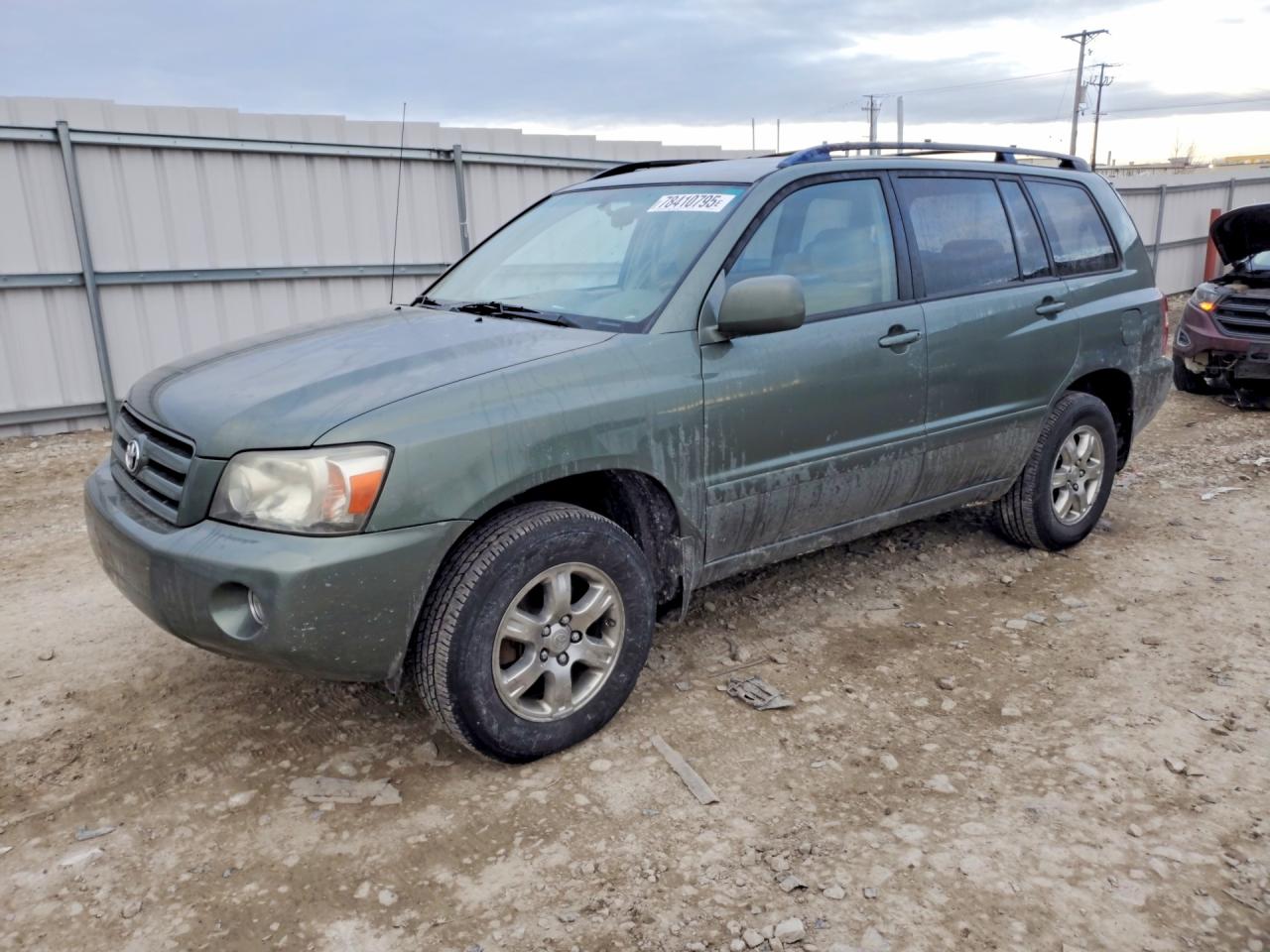 Salvage Toyota Highlander Image