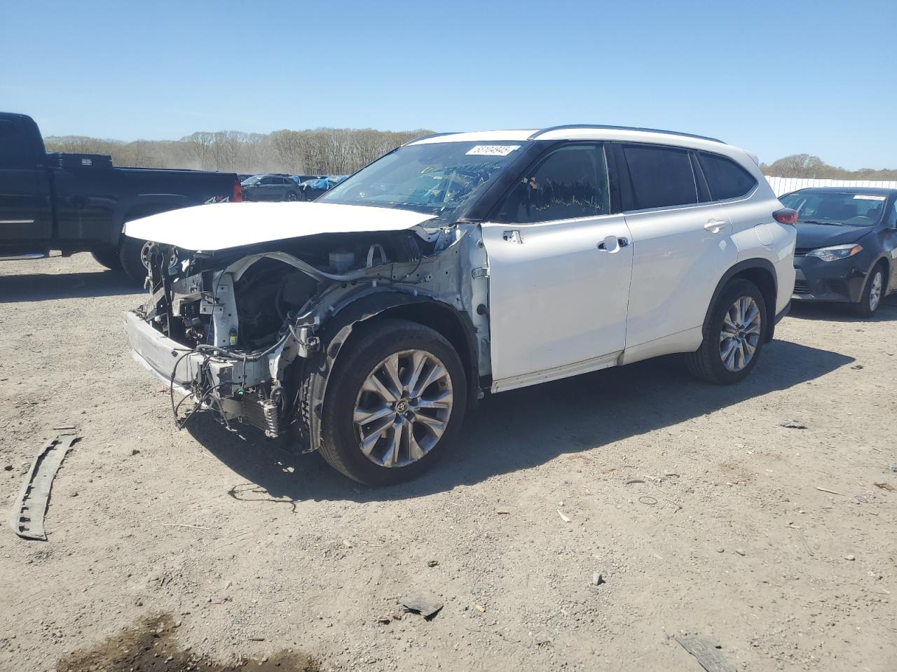 Salvage Toyota Highlander Image