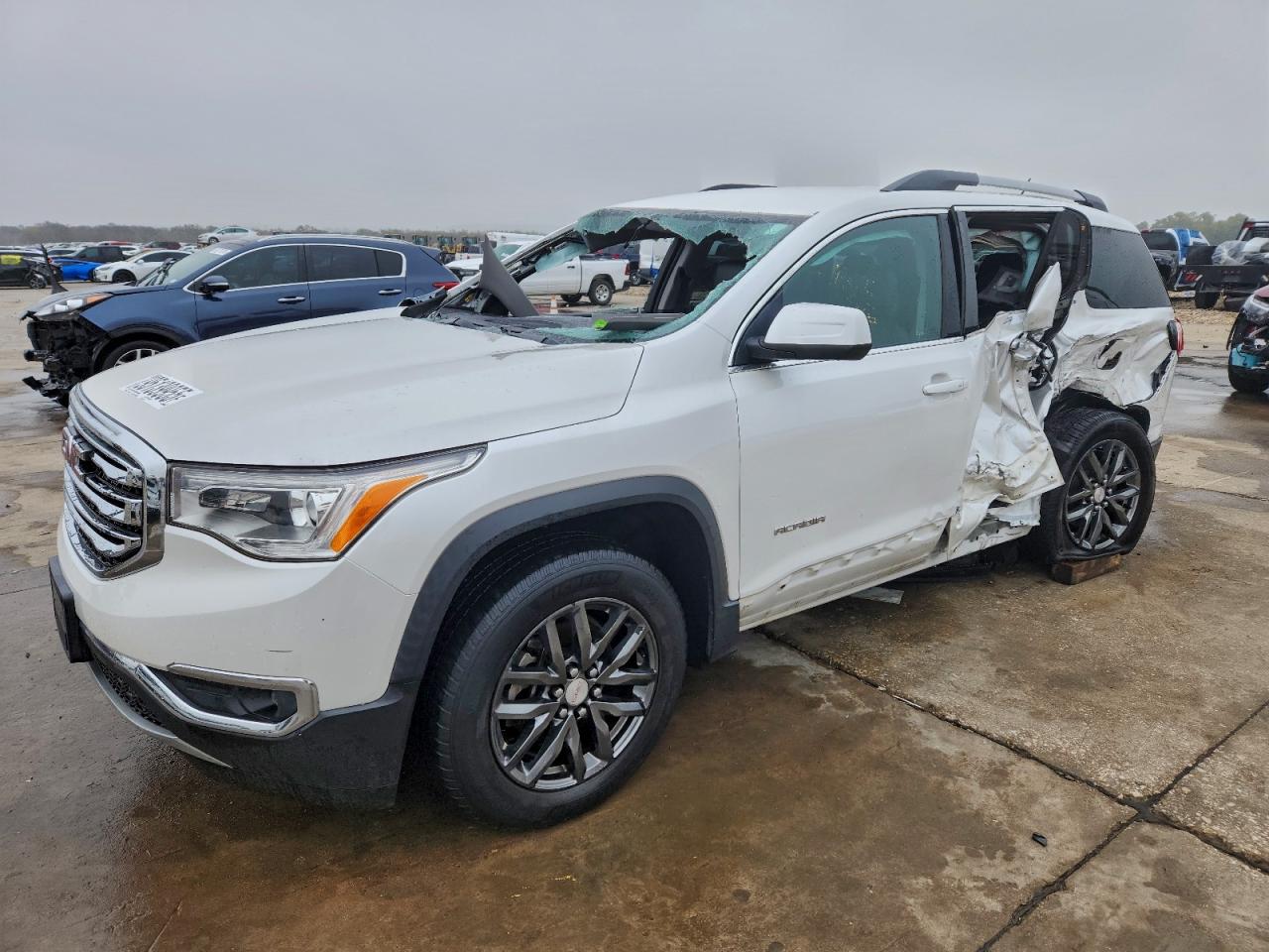 Salvage GMC Acadia Image
