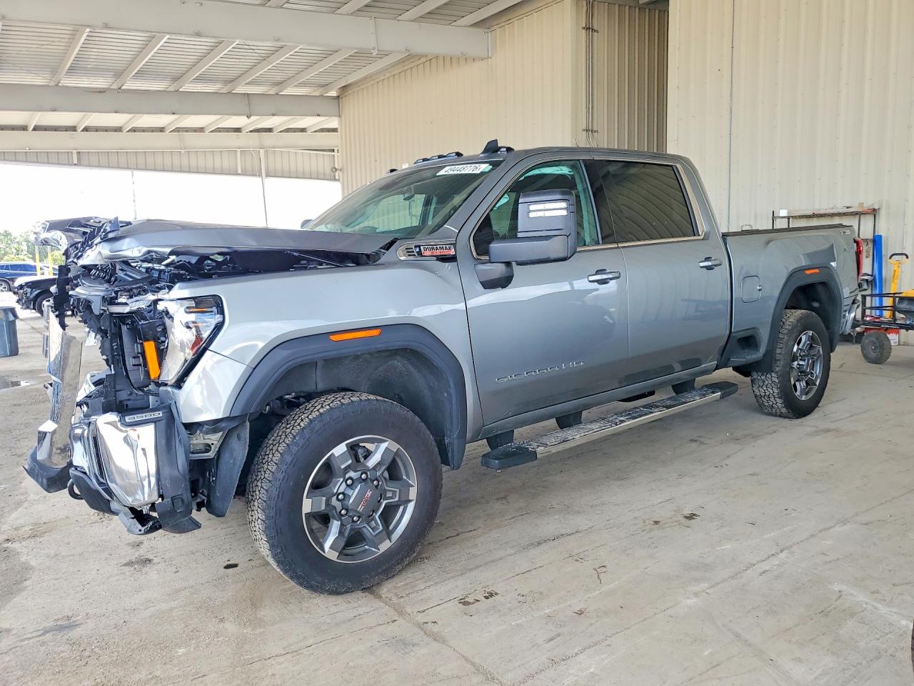 Salvage GMC Sierra Image