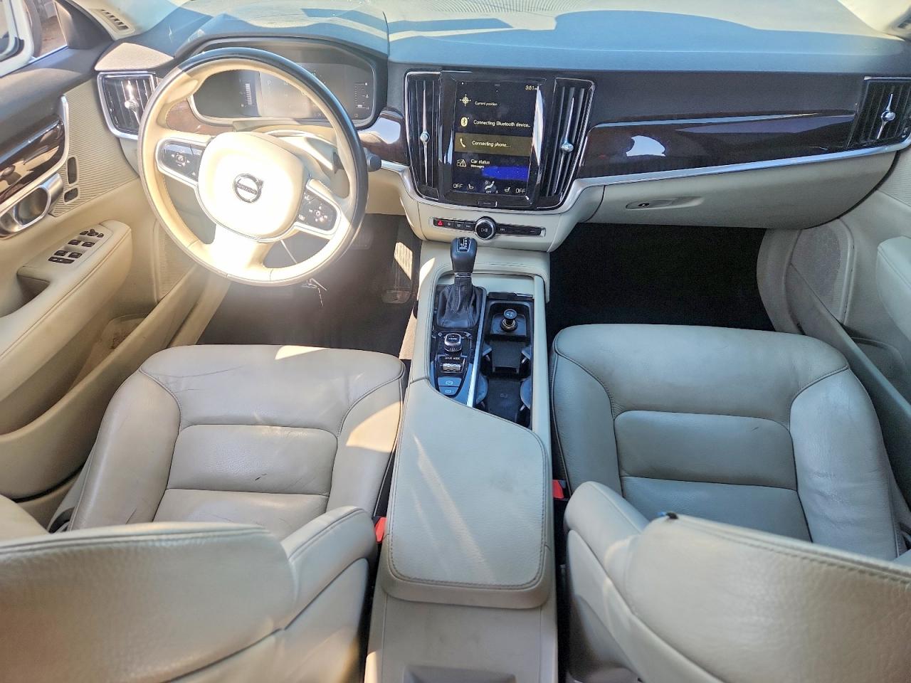 Volvo S90 T5 Momentum