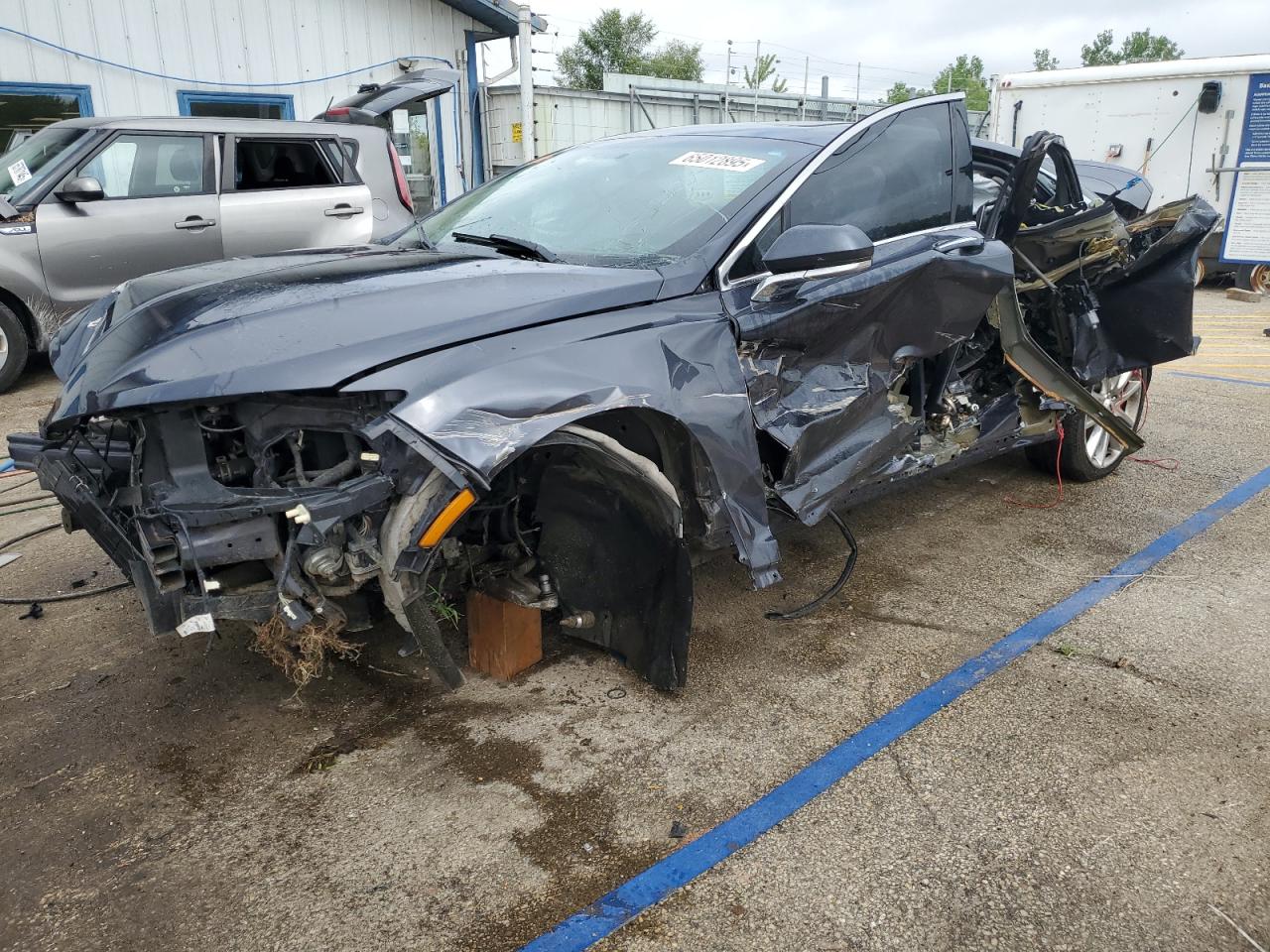Salvage Lincoln MKZ Image