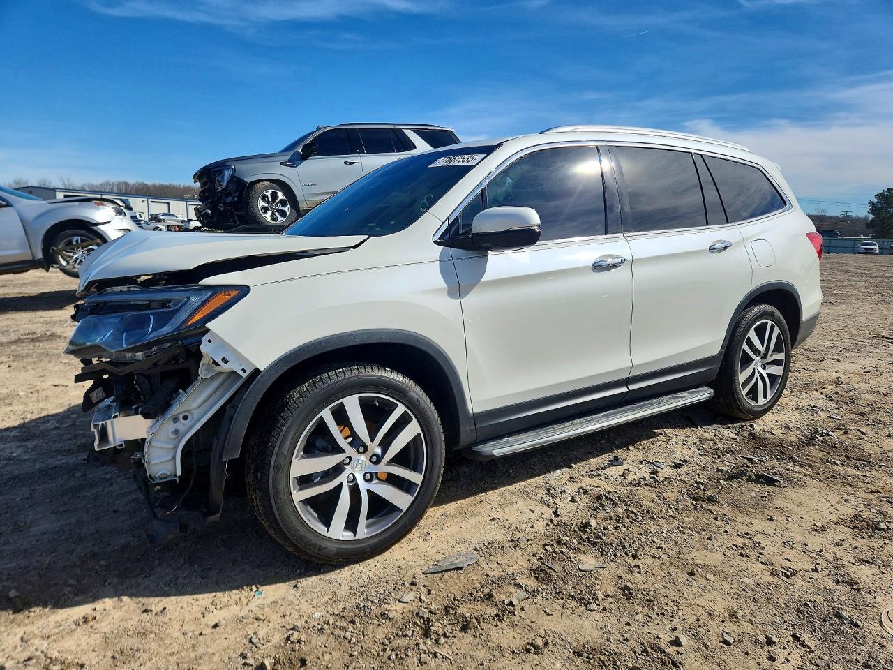 Salvage Honda Pilot Image