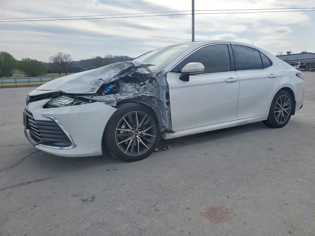 Salvage Toyota Camry Image