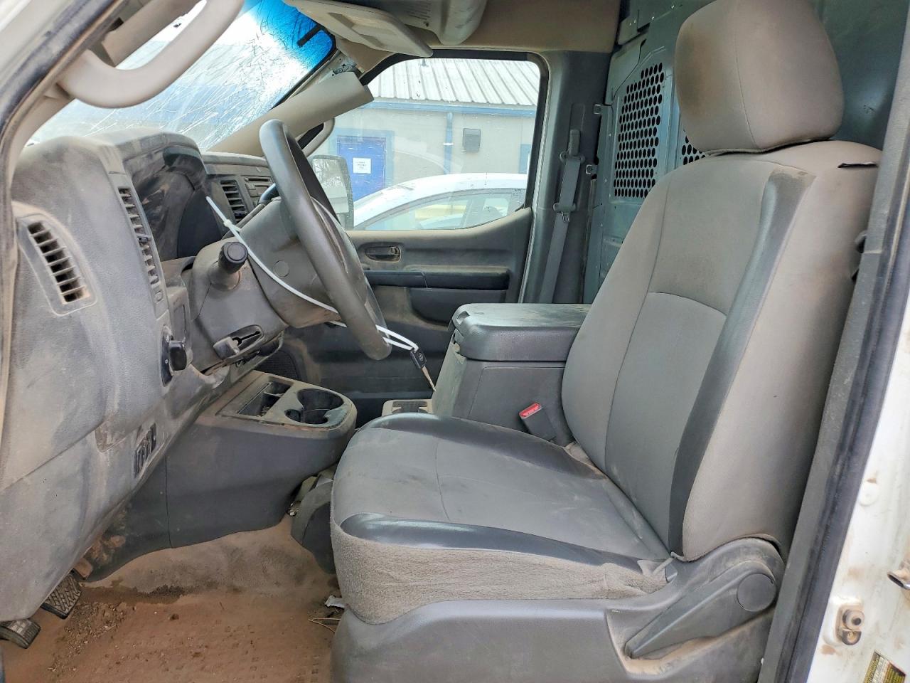 Nissan Nv