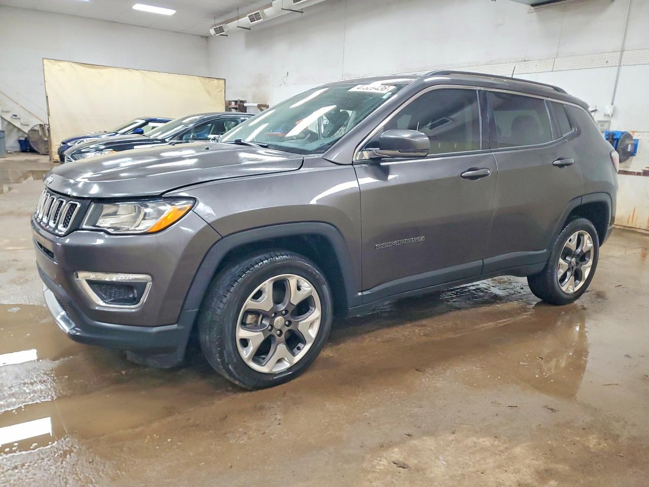 Salvage Jeep Compass Image