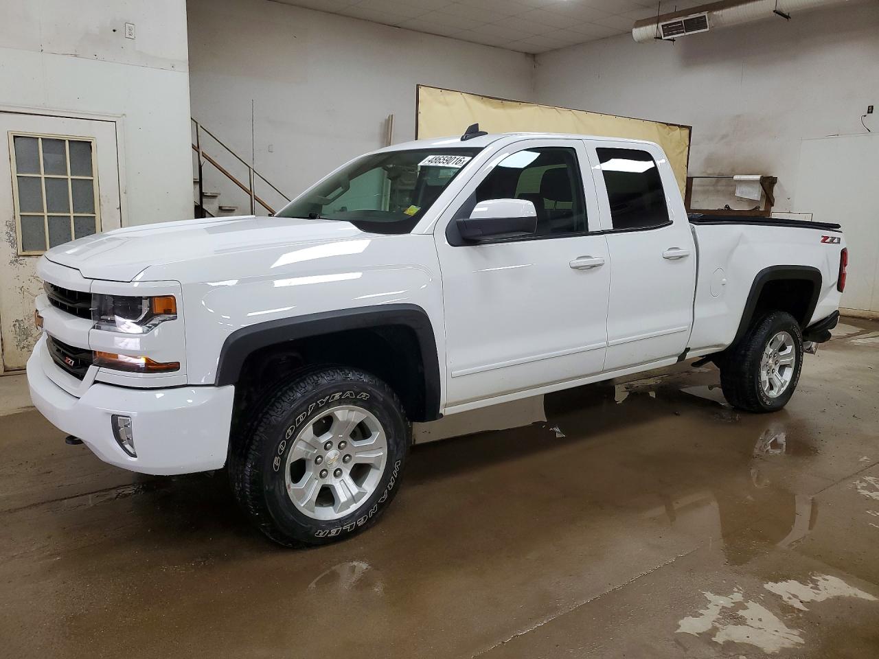 Salvage Chevrolet Silverado Image
