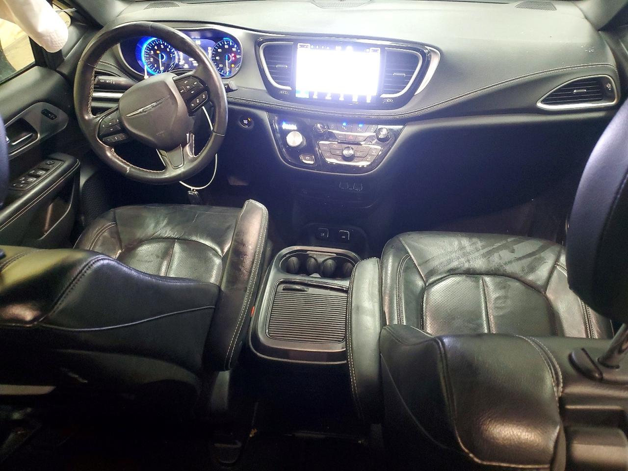 Chrysler Pacifica Touring L
