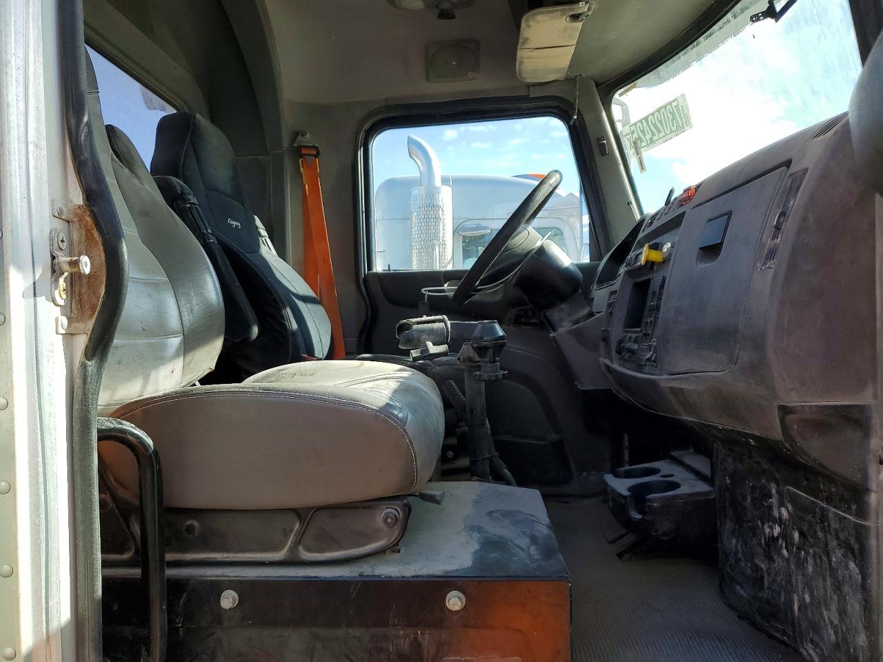 Peterbilt 348