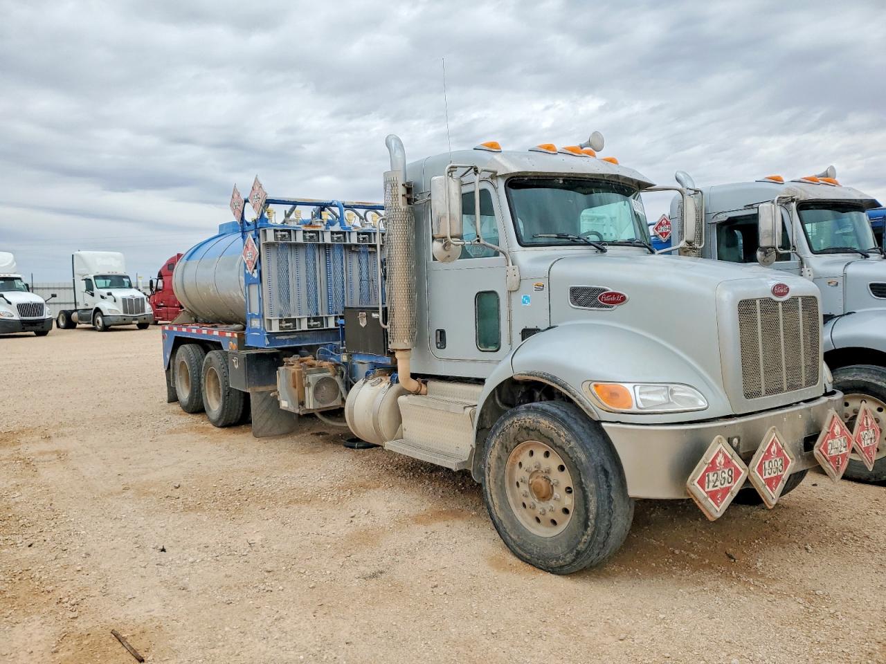 Salvage Peterbilt 348 Image