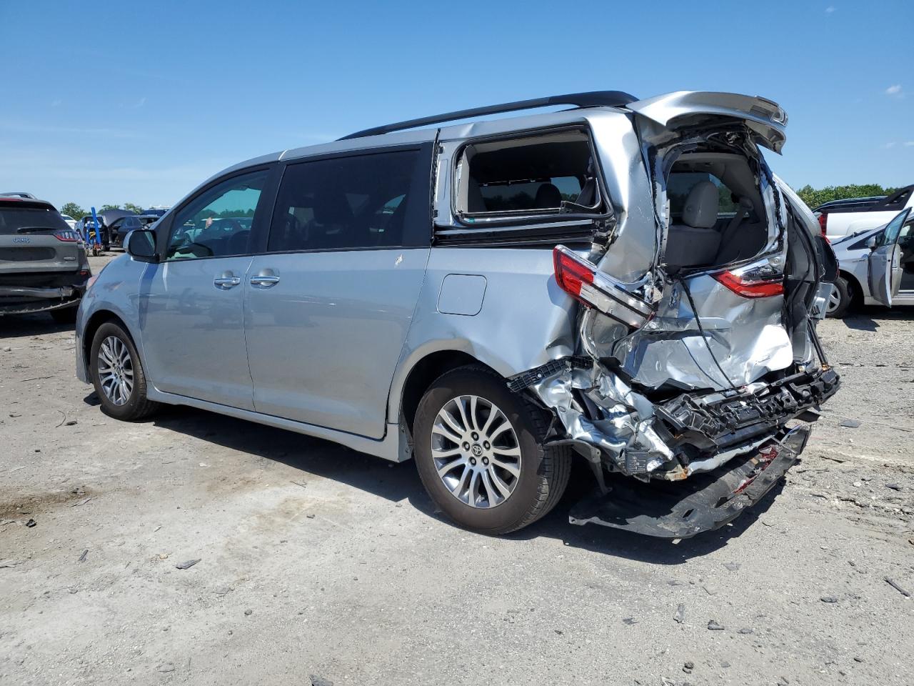 Toyota Sienna Xle 8-passenger