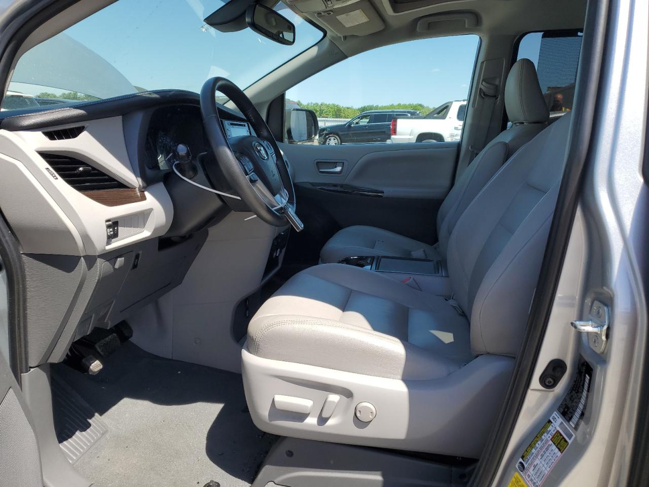 Toyota Sienna Xle 8-passenger