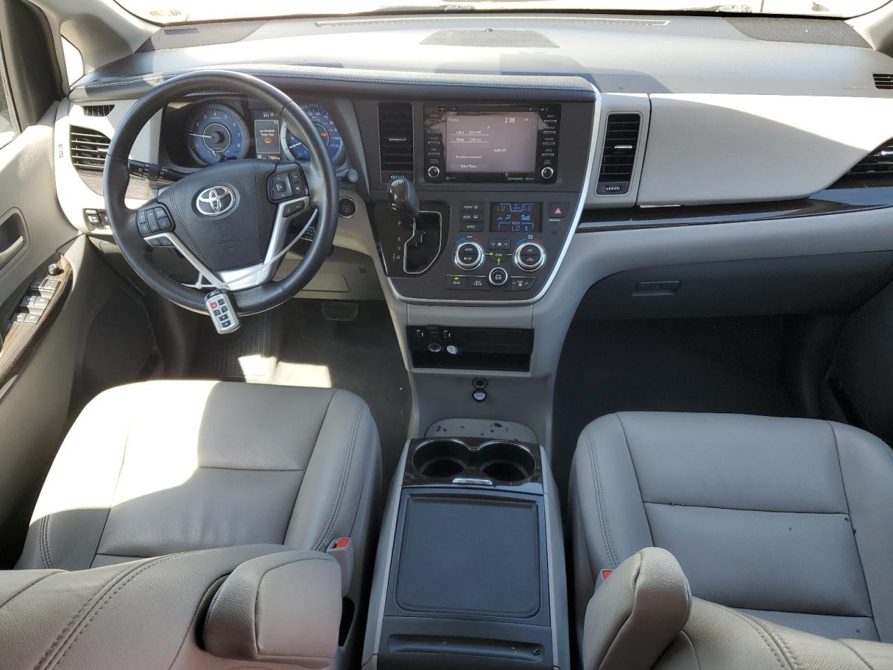 Toyota Sienna Xle 8-passenger
