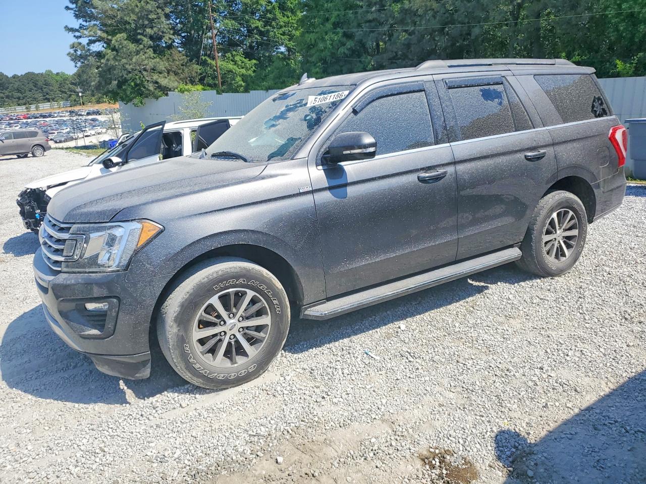 Salvage Ford Expedition Image