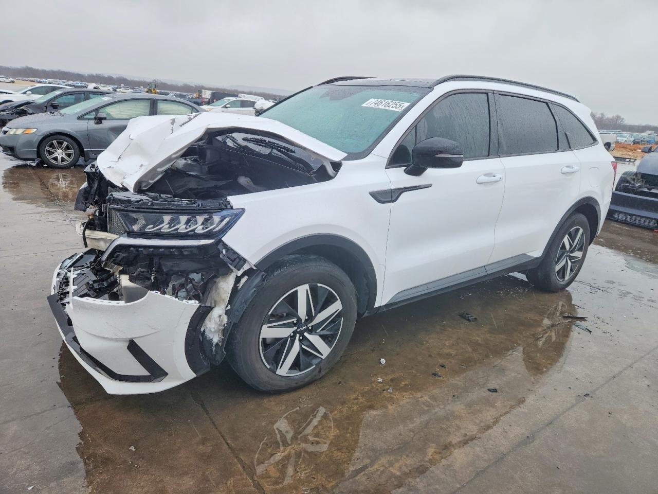 Salvage Kia Sorento Image