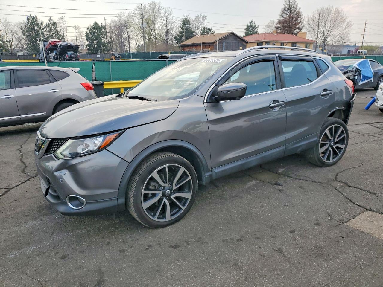 Salvage Nissan Rogue Image