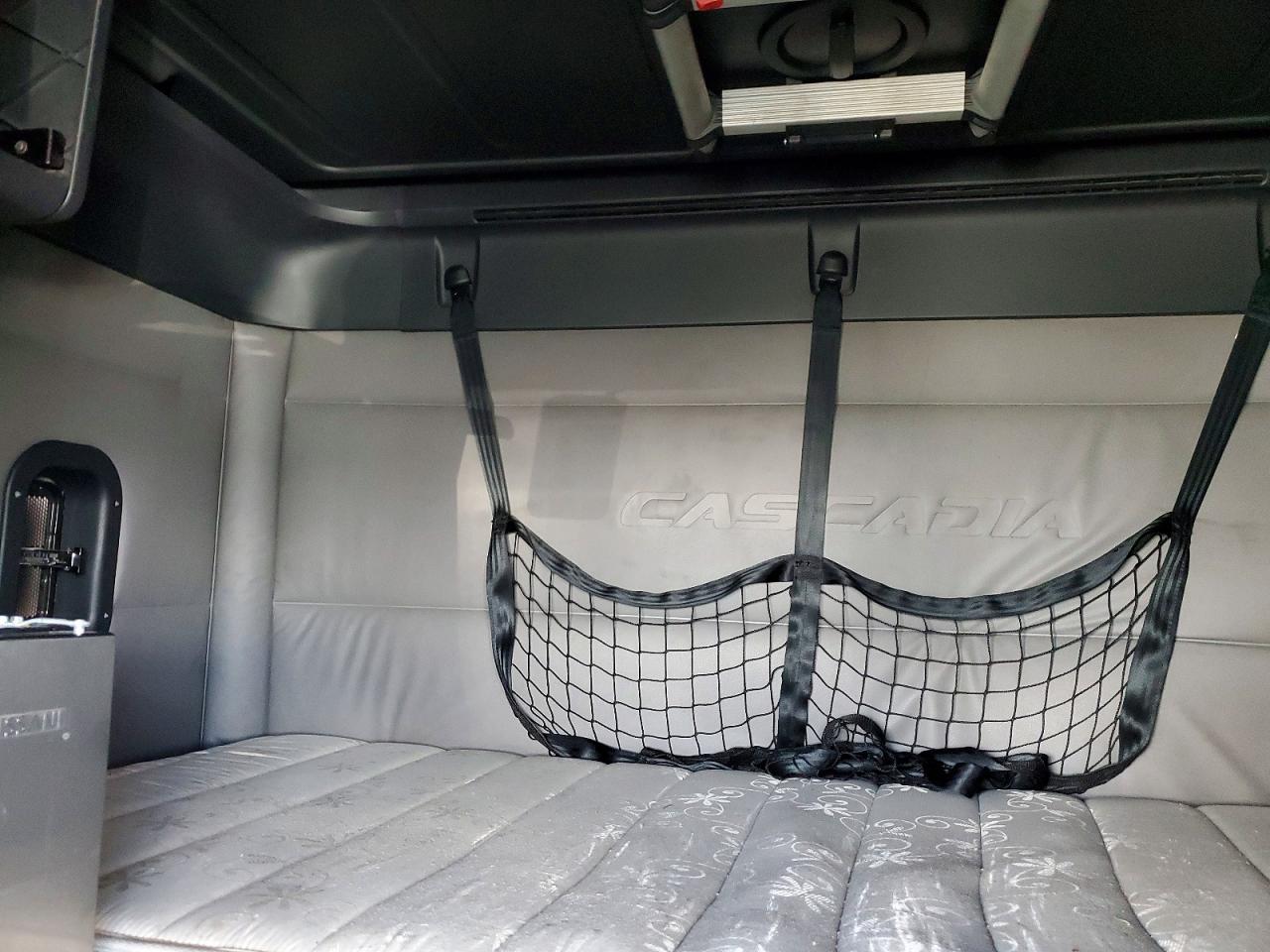 Freigliner Cascadia 126