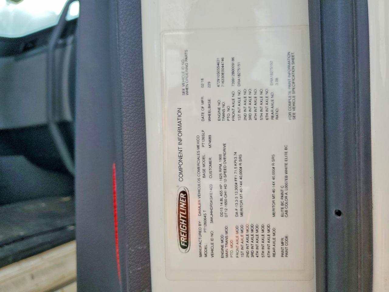 Freigliner Cascadia 126
