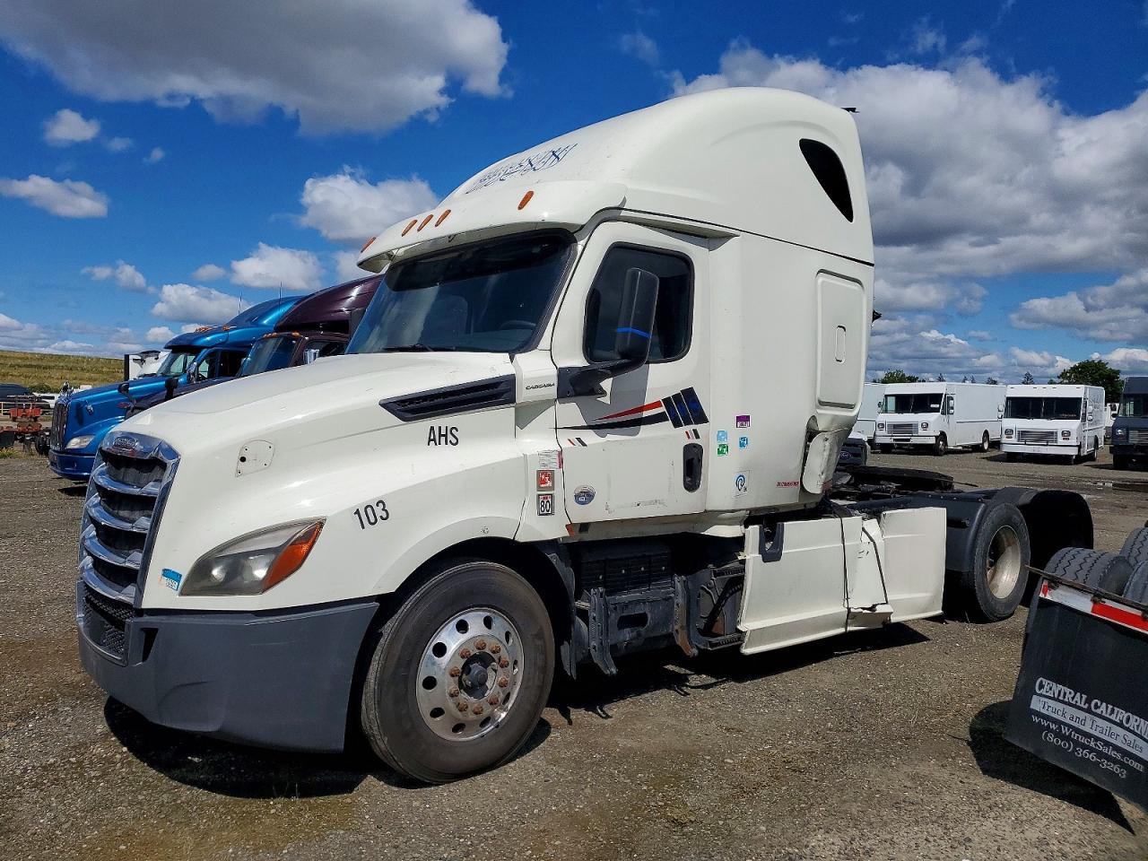 Freigliner Cascadia 126