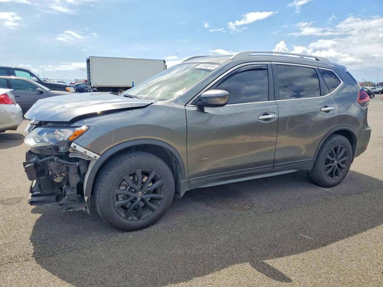 Salvage Nissan Rogue Image