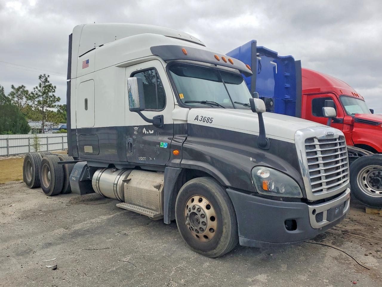 Salvage Freigliner Cascadia 125 Image