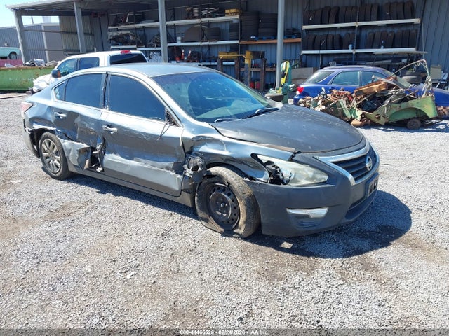 Salvage Nissan Altima Image