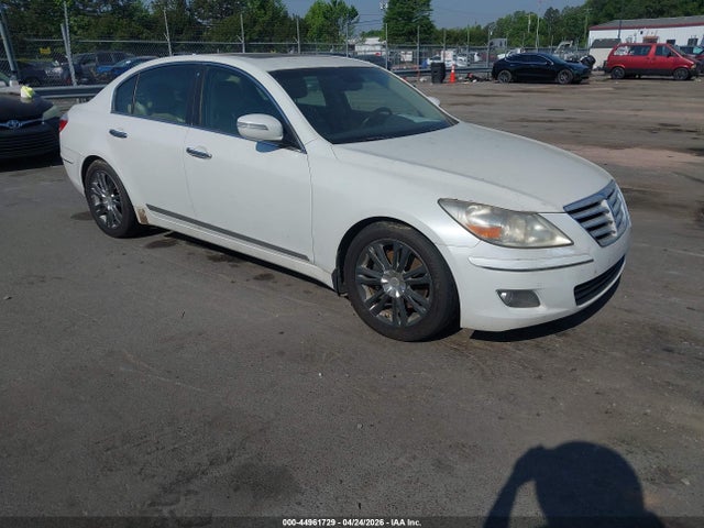 Salvage Hyundai Genesis Image