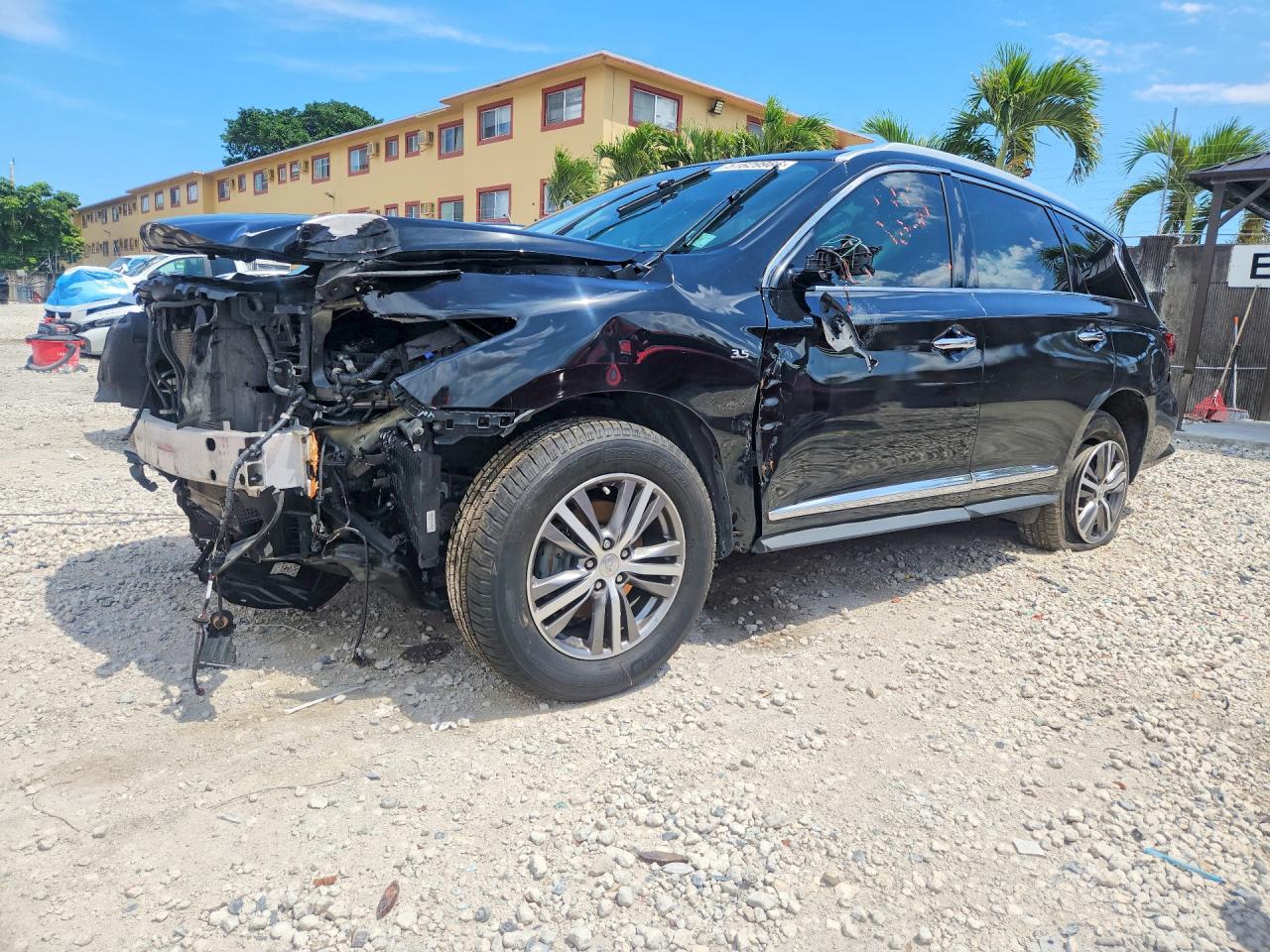 Salvage INFINITI Qx Image