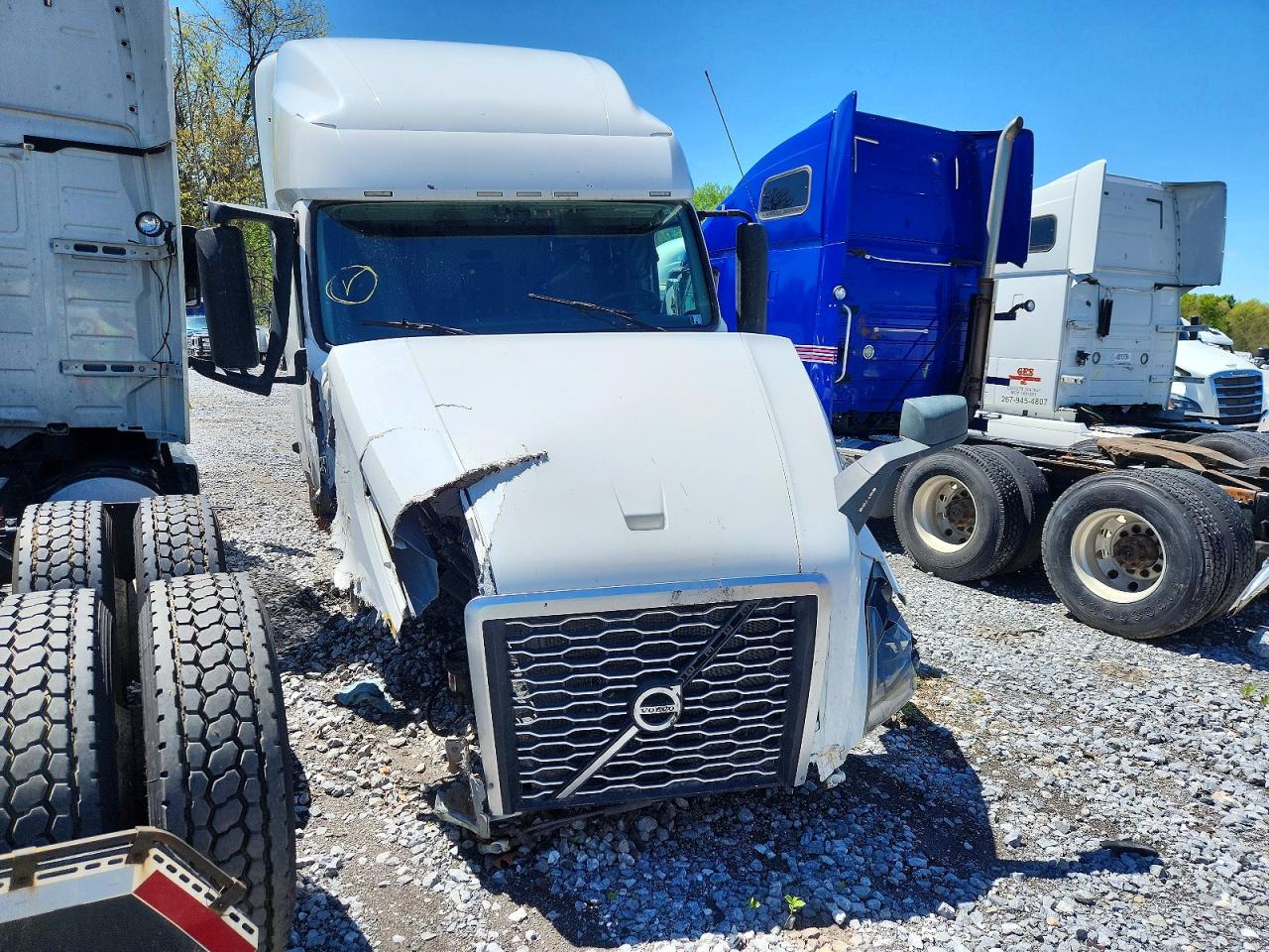 Salvage Volvo Vn Image