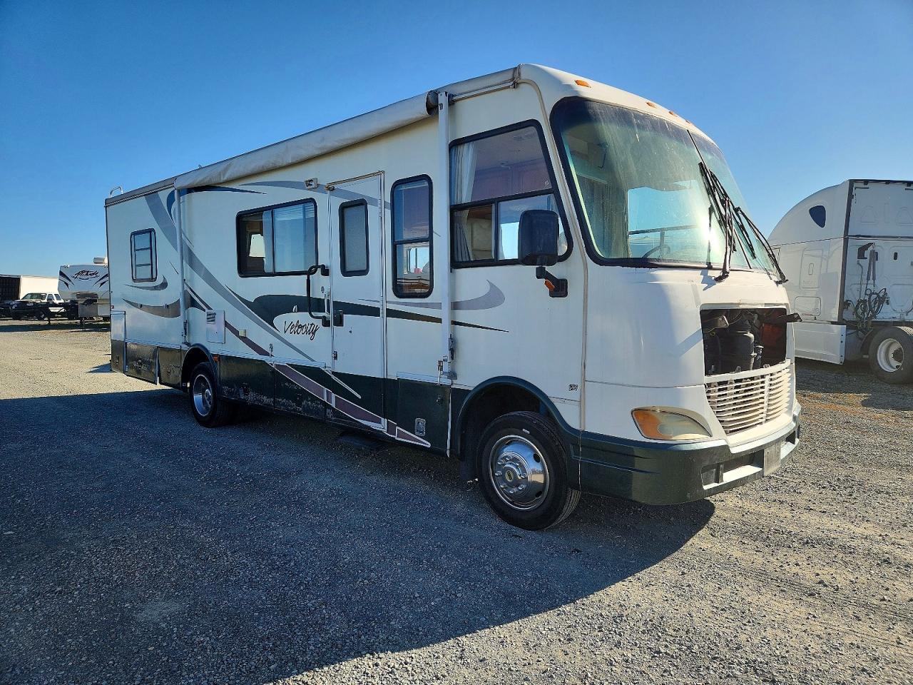 Salvage Coachmen F-550 Image