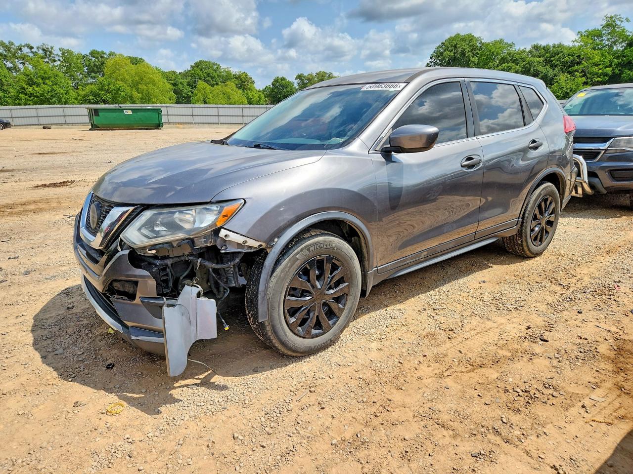 Salvage Nissan Rogue Image
