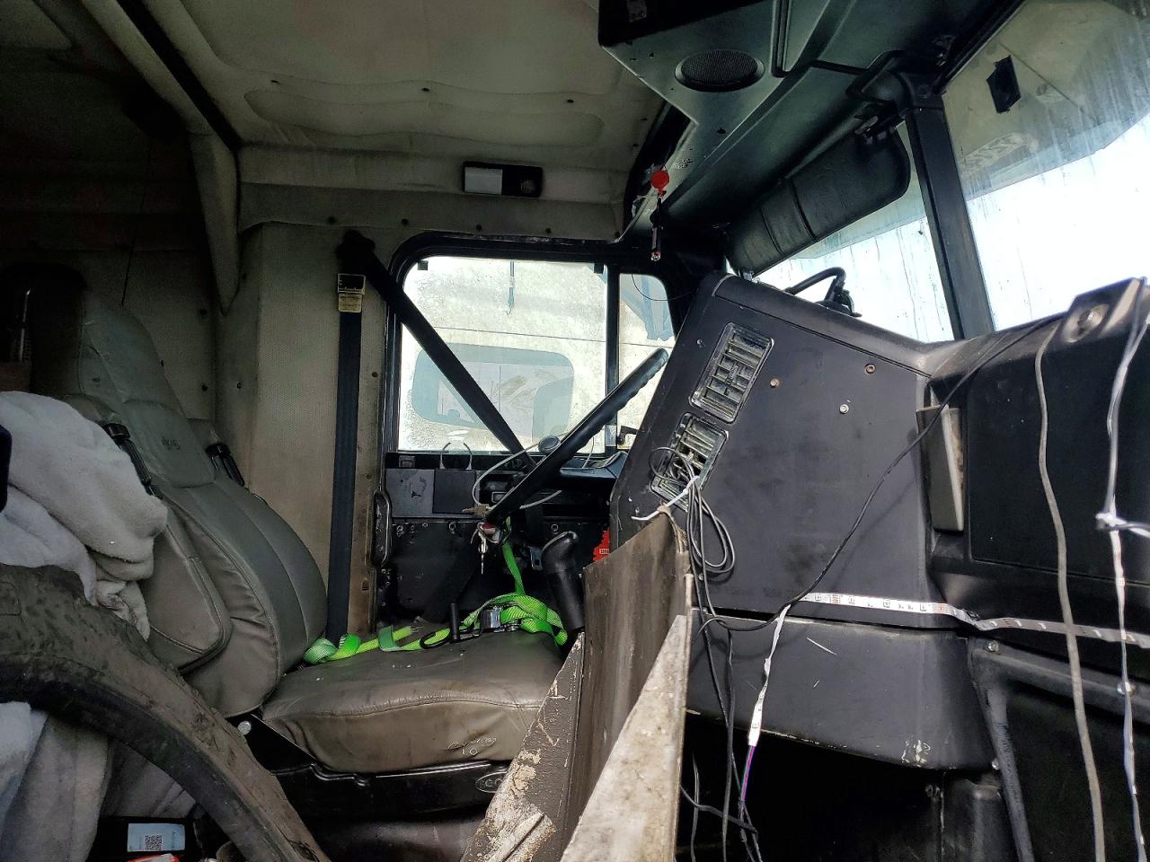 Freightliner Conventional Fld120