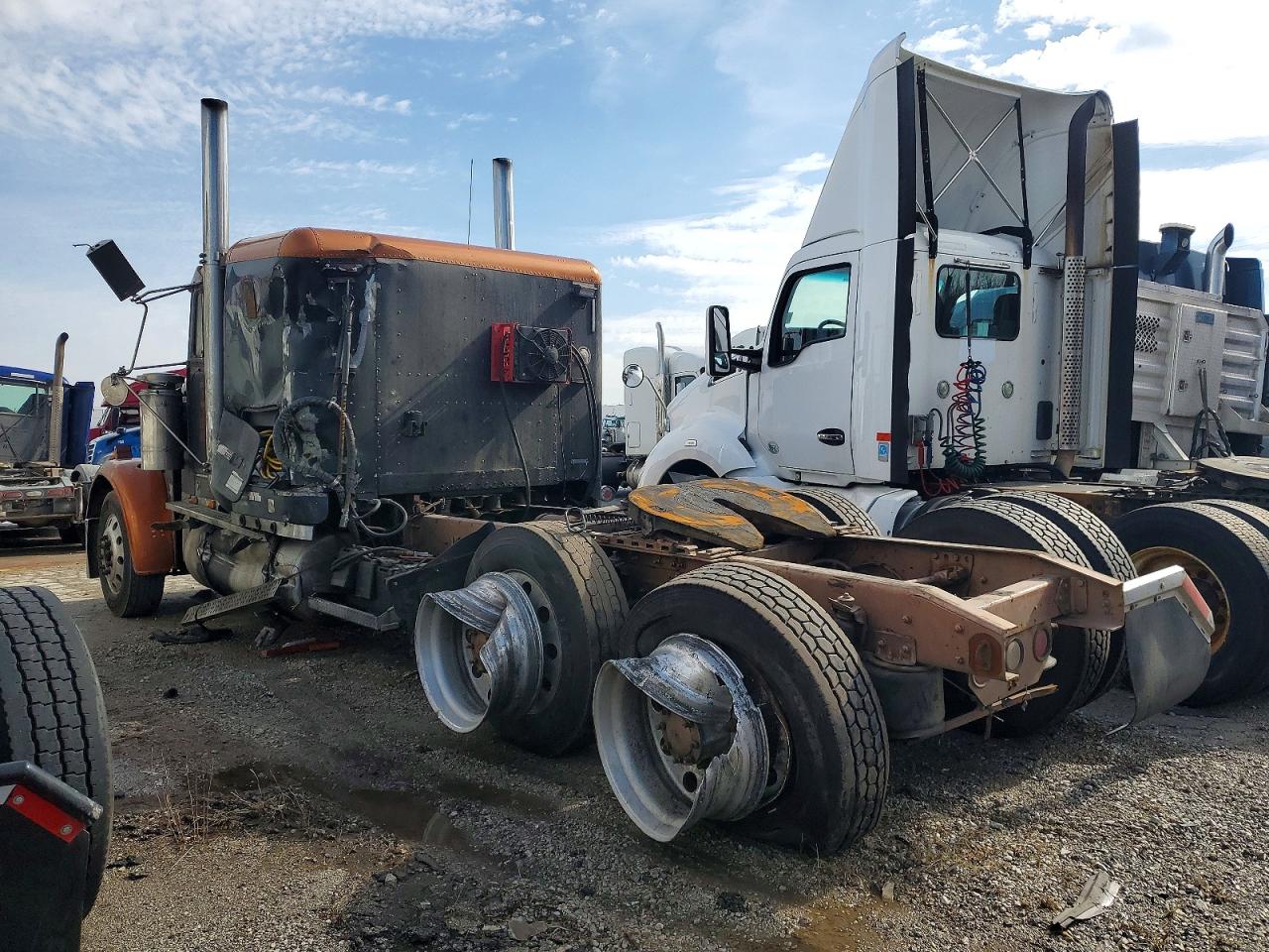 Freightliner Conventional Fld120