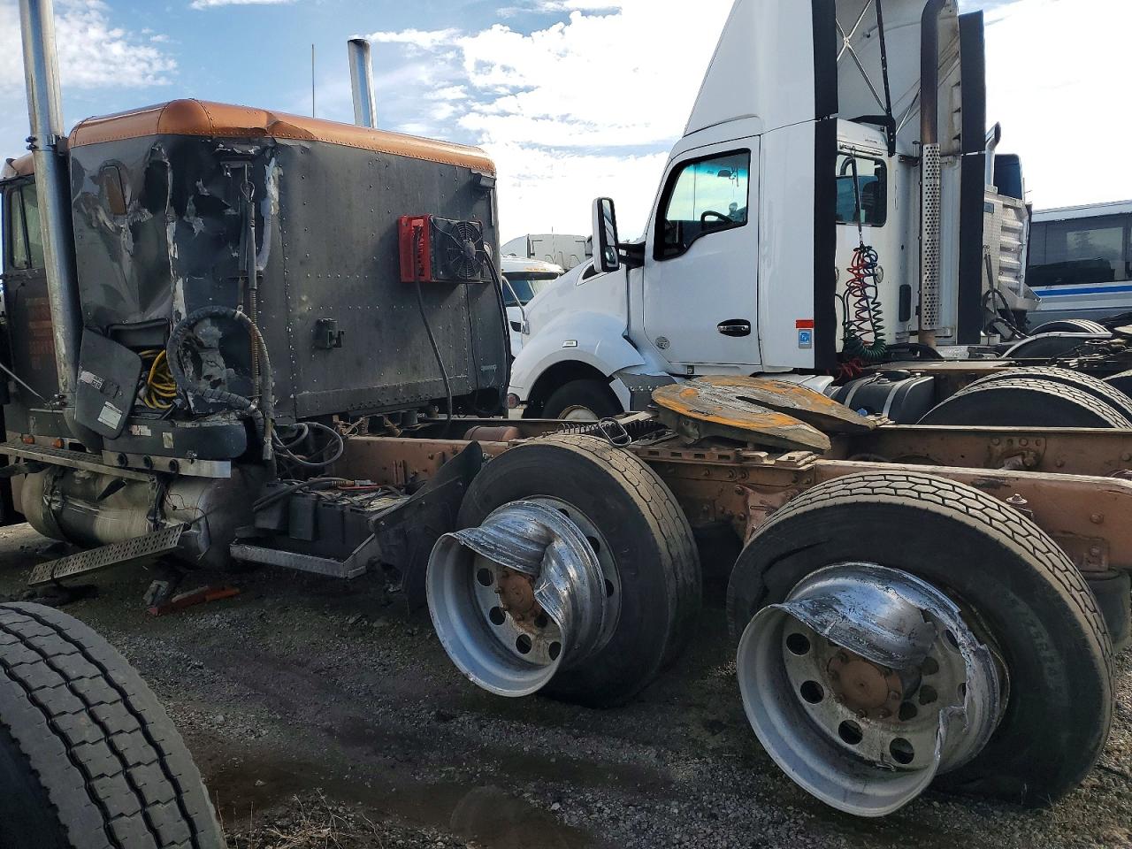 Freightliner Conventional Fld120