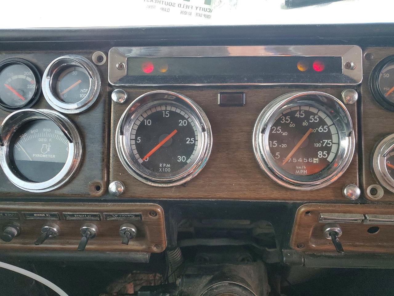 Freightliner Conventional Fld120