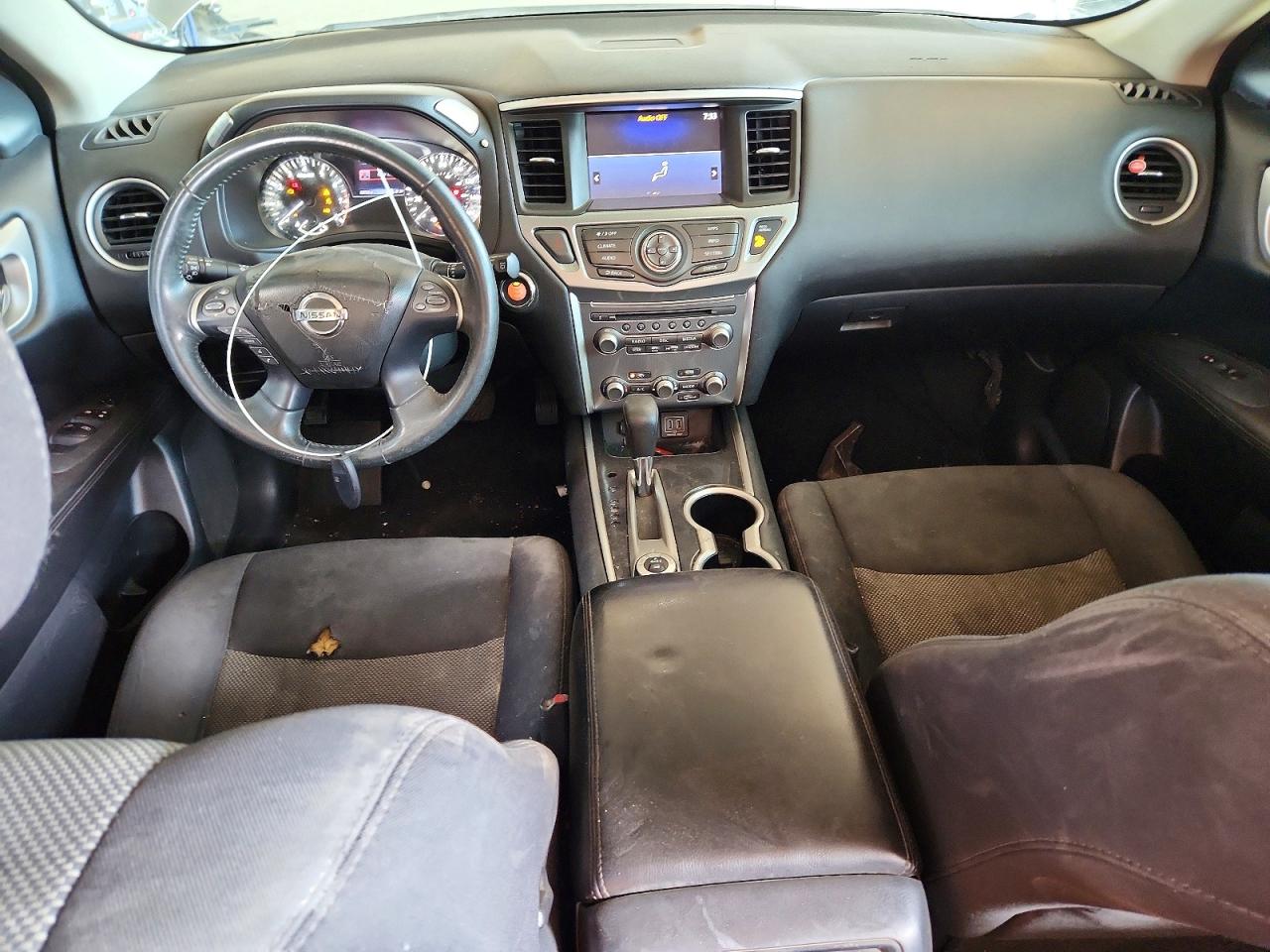 Nissan Pathfinder Sv
