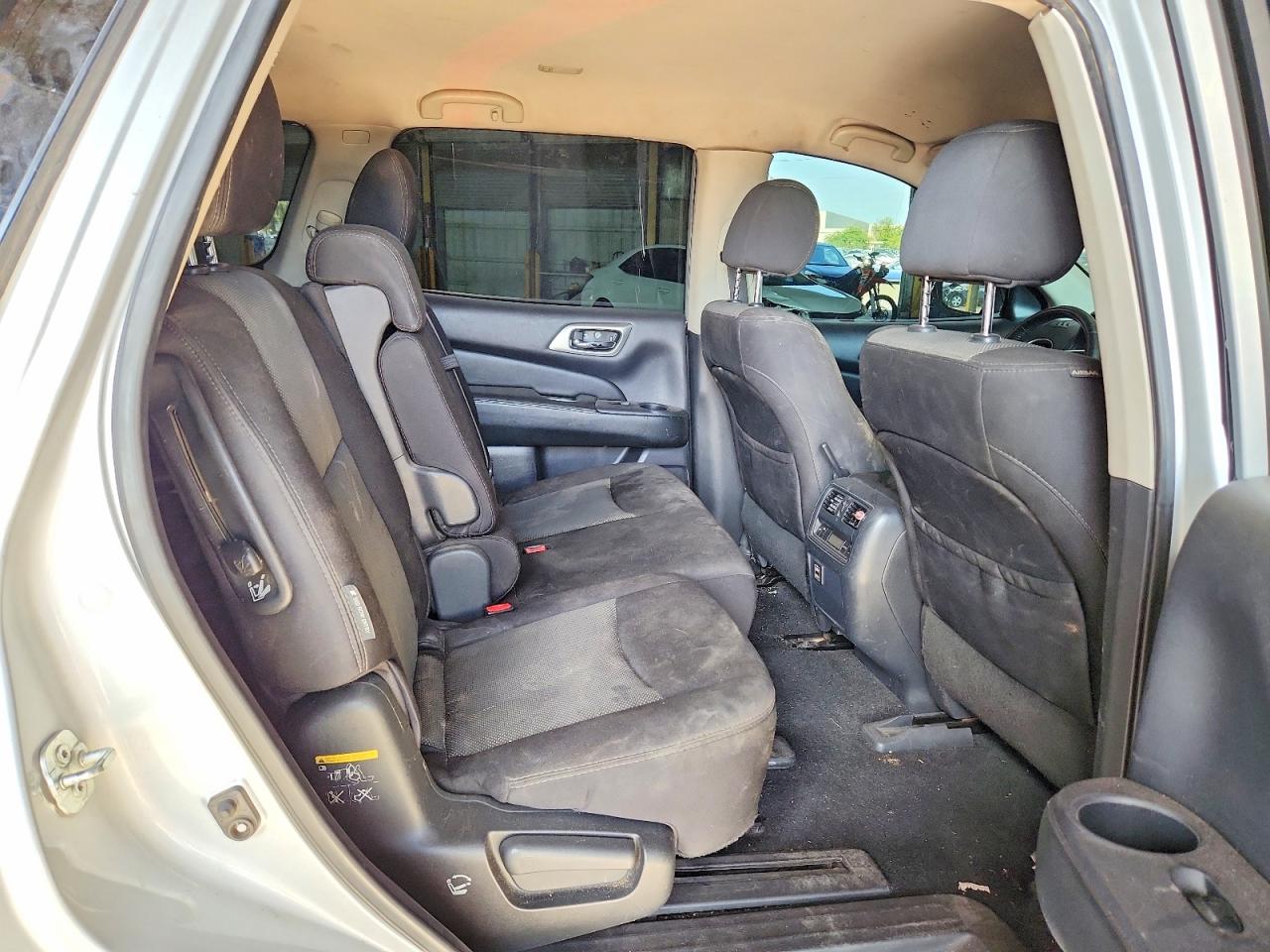 Nissan Pathfinder Sv