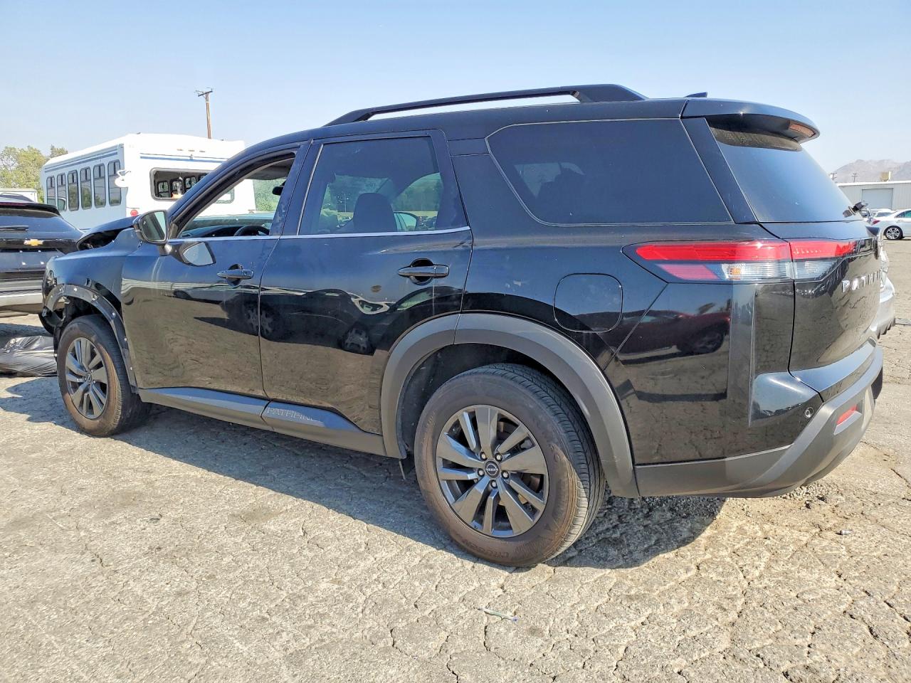 Nissan Pathfinder Sv