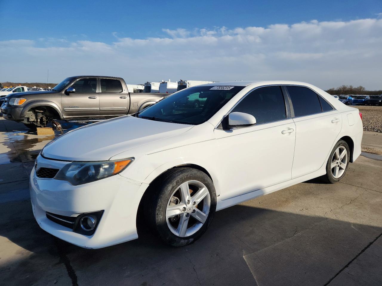 Salvage Toyota Camry Image