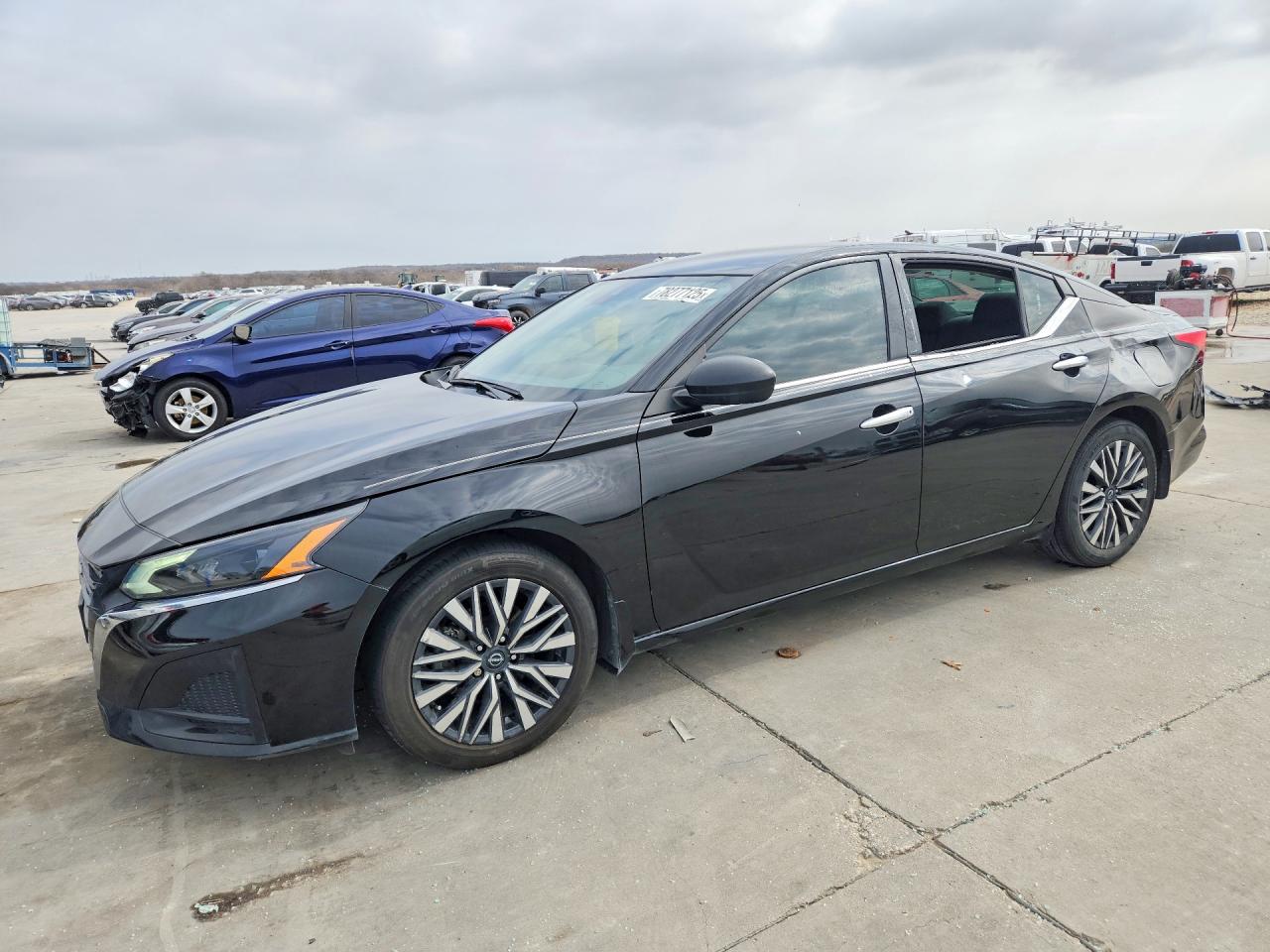 Salvage Nissan Altima Image