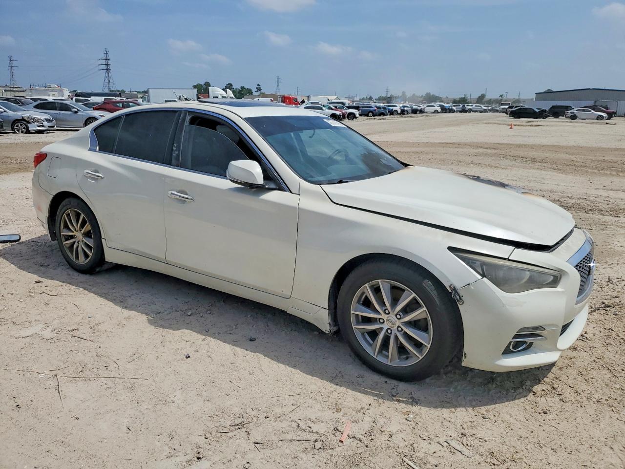 INFINITI Q50 3.0t P 3.0t Premium