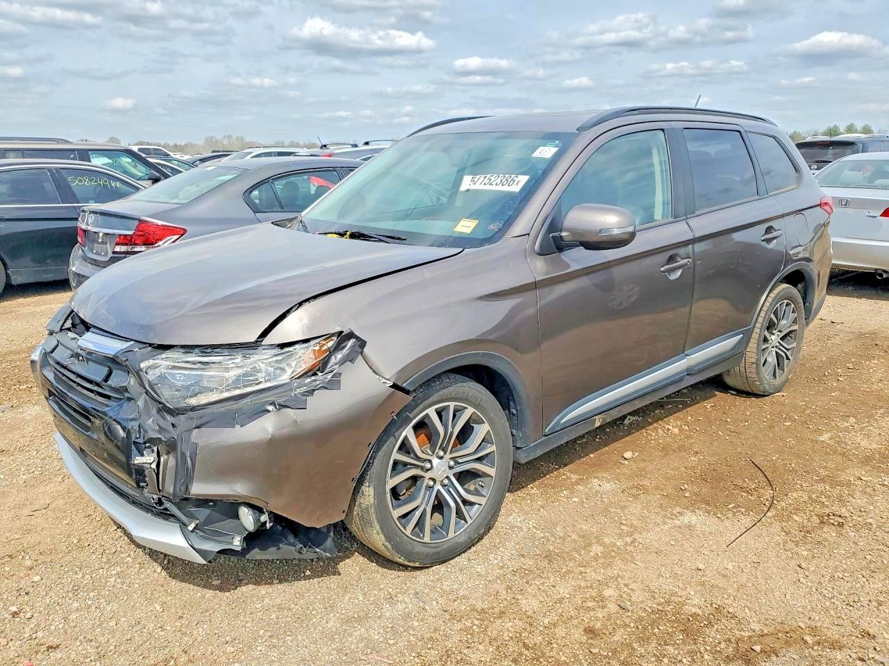 Salvage Mitsubishi Outlander Image