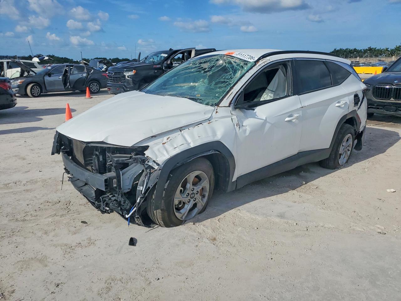 Salvage Hyundai TUCSON Image