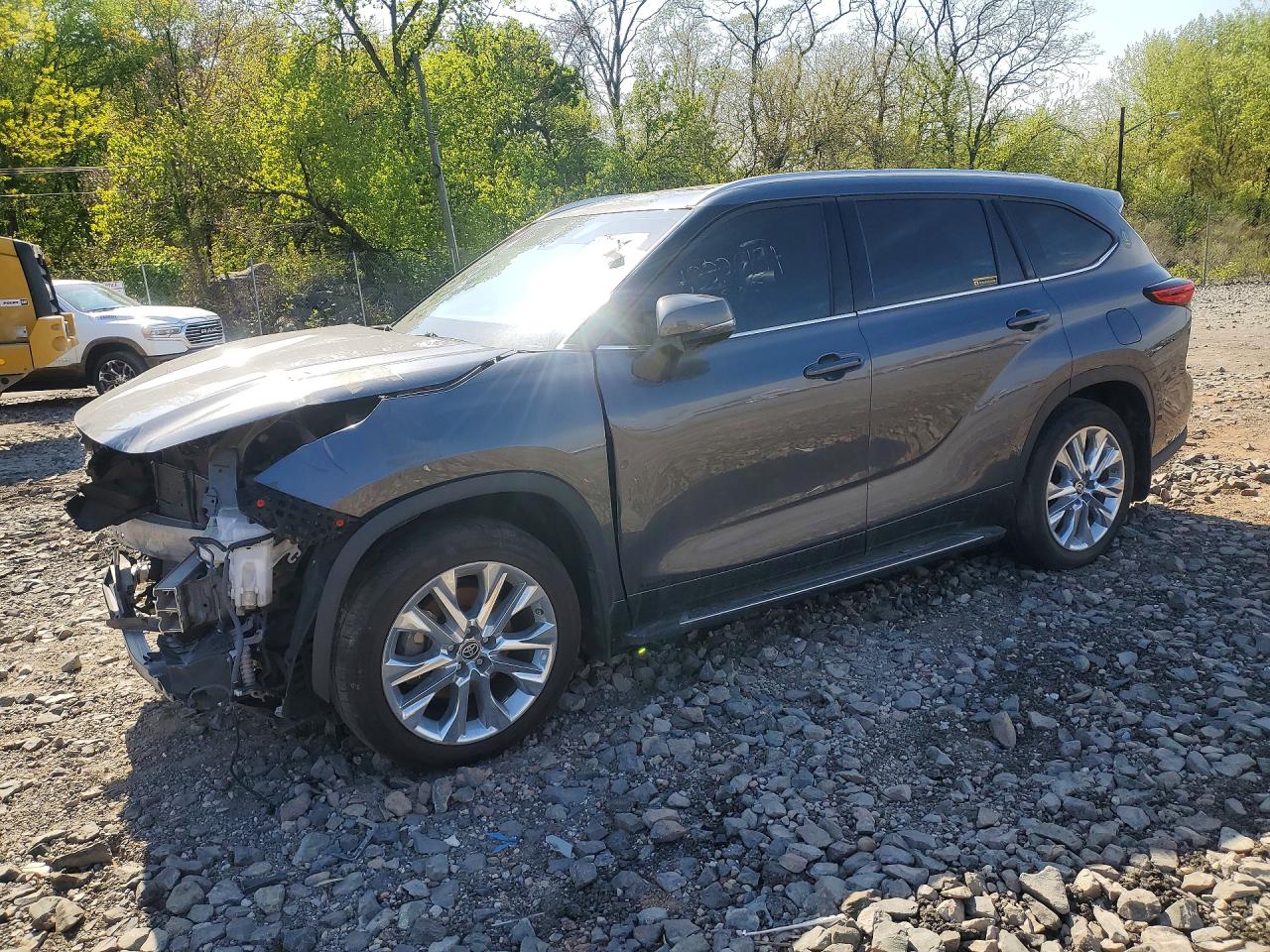 Salvage Toyota Highlander Image