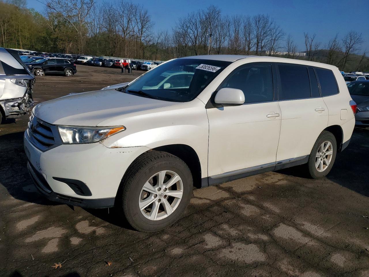 Salvage Toyota Highlander Image
