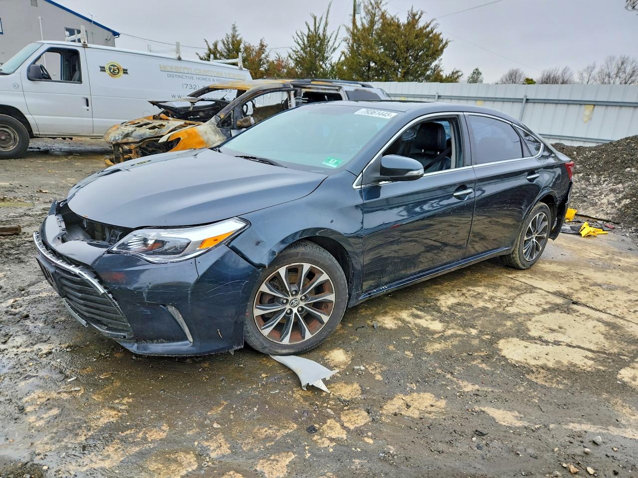 Salvage Toyota Avalon Image