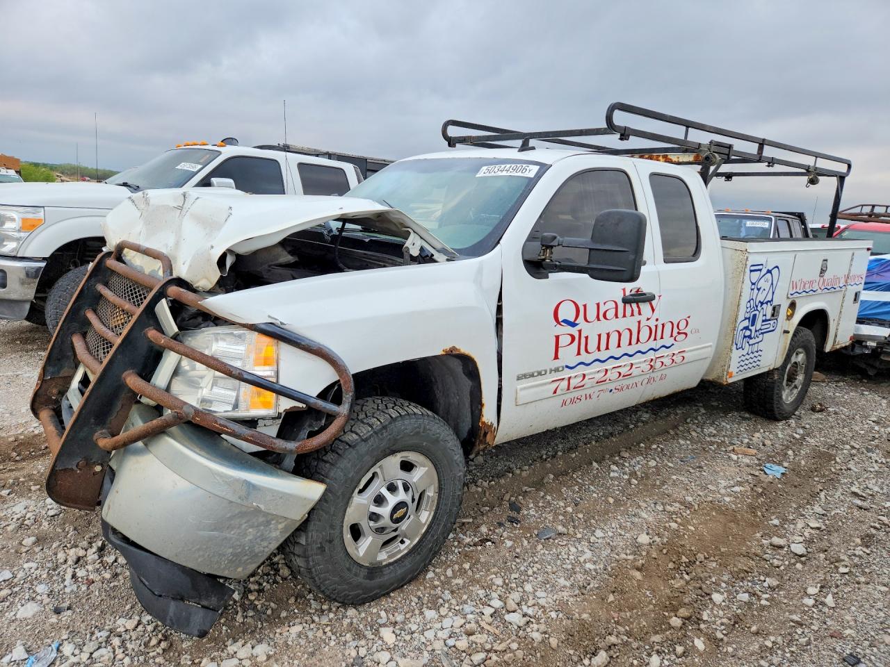 Salvage Chevrolet Silverado Image