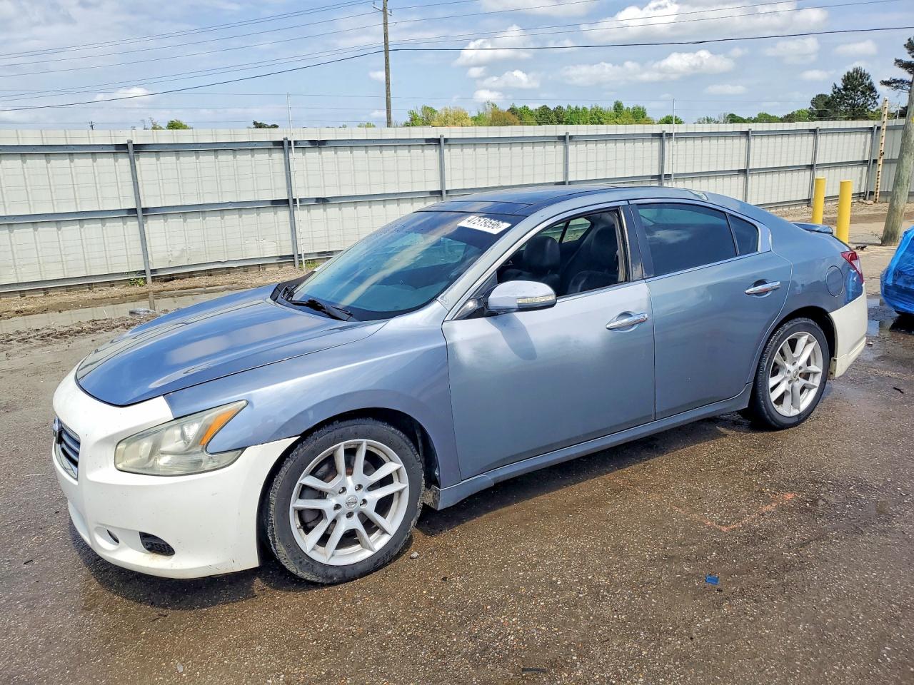 Salvage Nissan Maxima Image